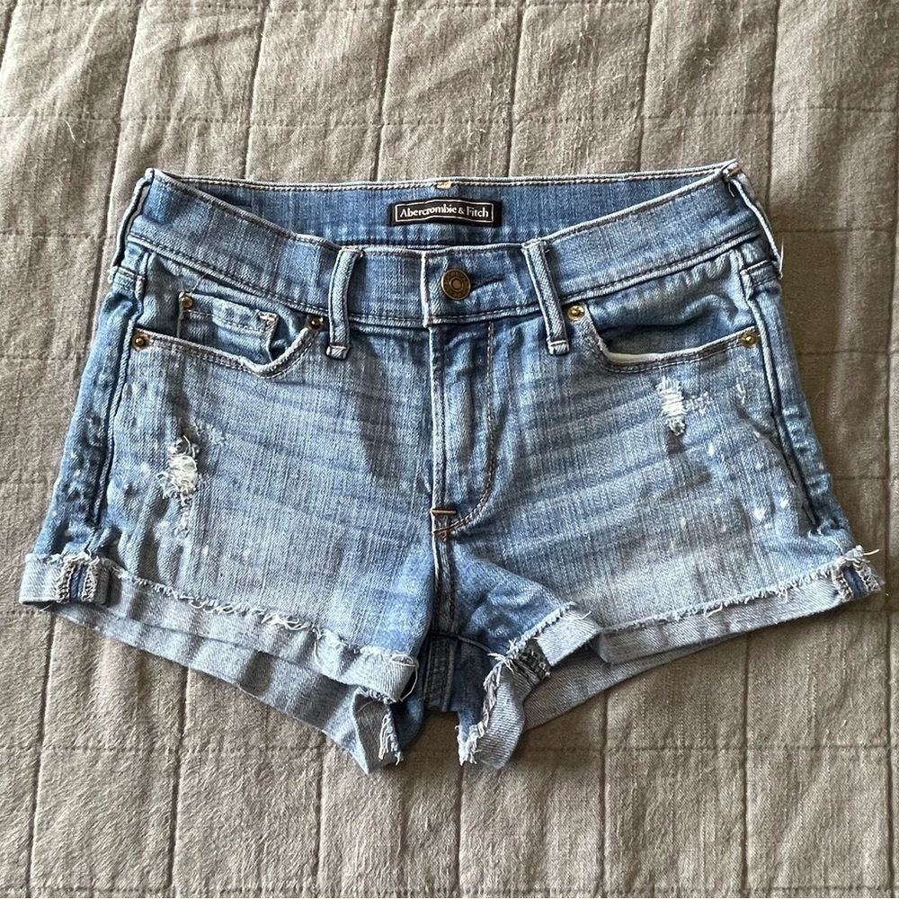 Abercrombie and Fitch Mid Rise Light Wash Short size 24, excellent condi…